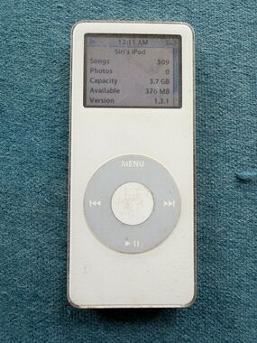 Apple iPod Nano 1st gen white 4 Gb works